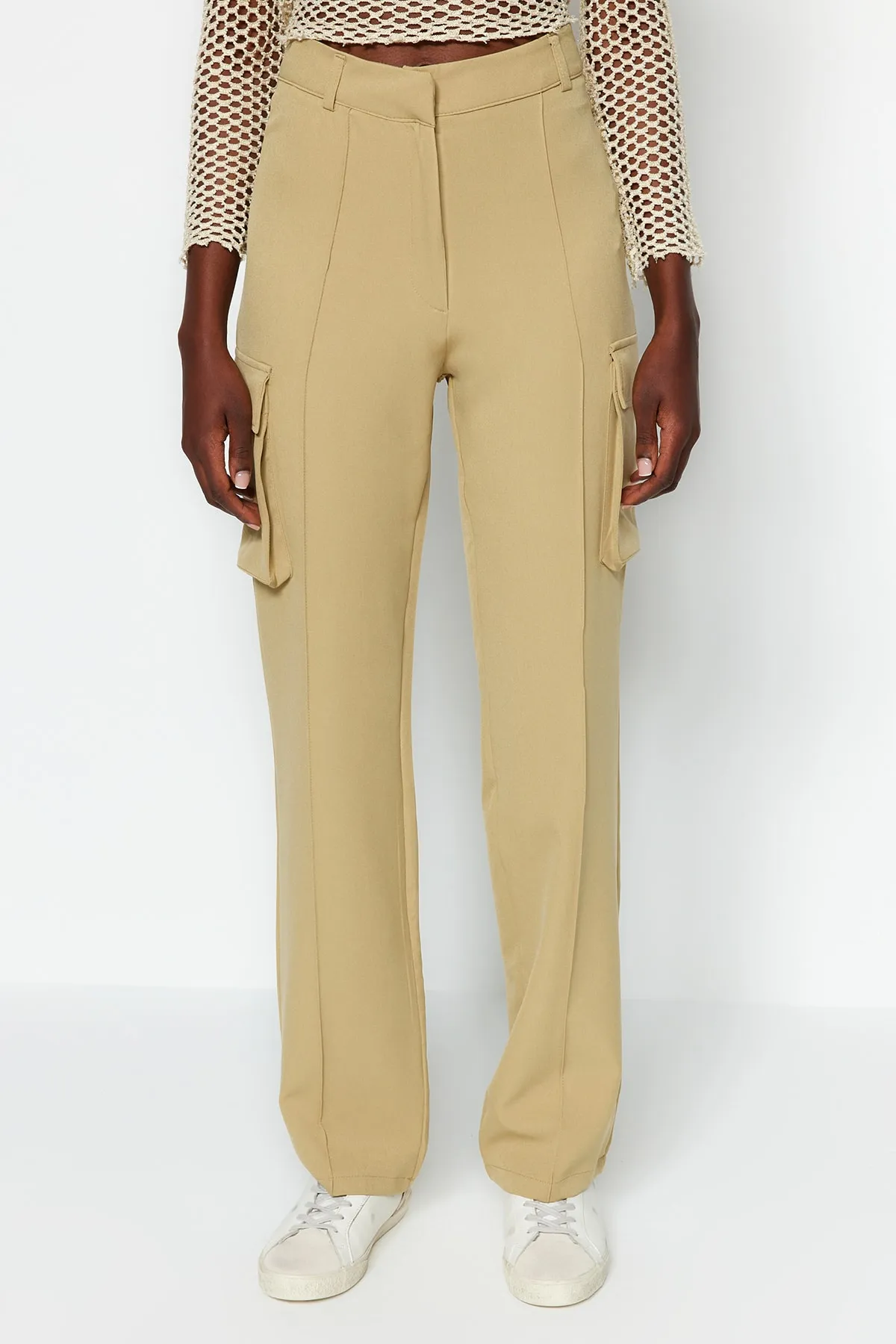 Trendyol Collection  Helle Khaki-Cargo-Hose mit geradem Schnitt und gewebten Doppeltaschen TWOAW22PL0343