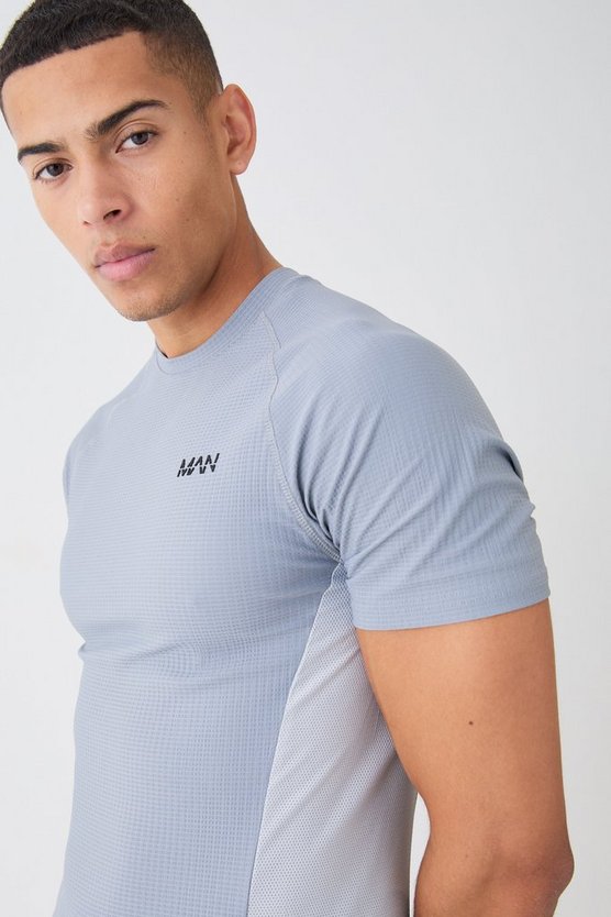 Man Active Muscle Fit Colorblock T-Shirt