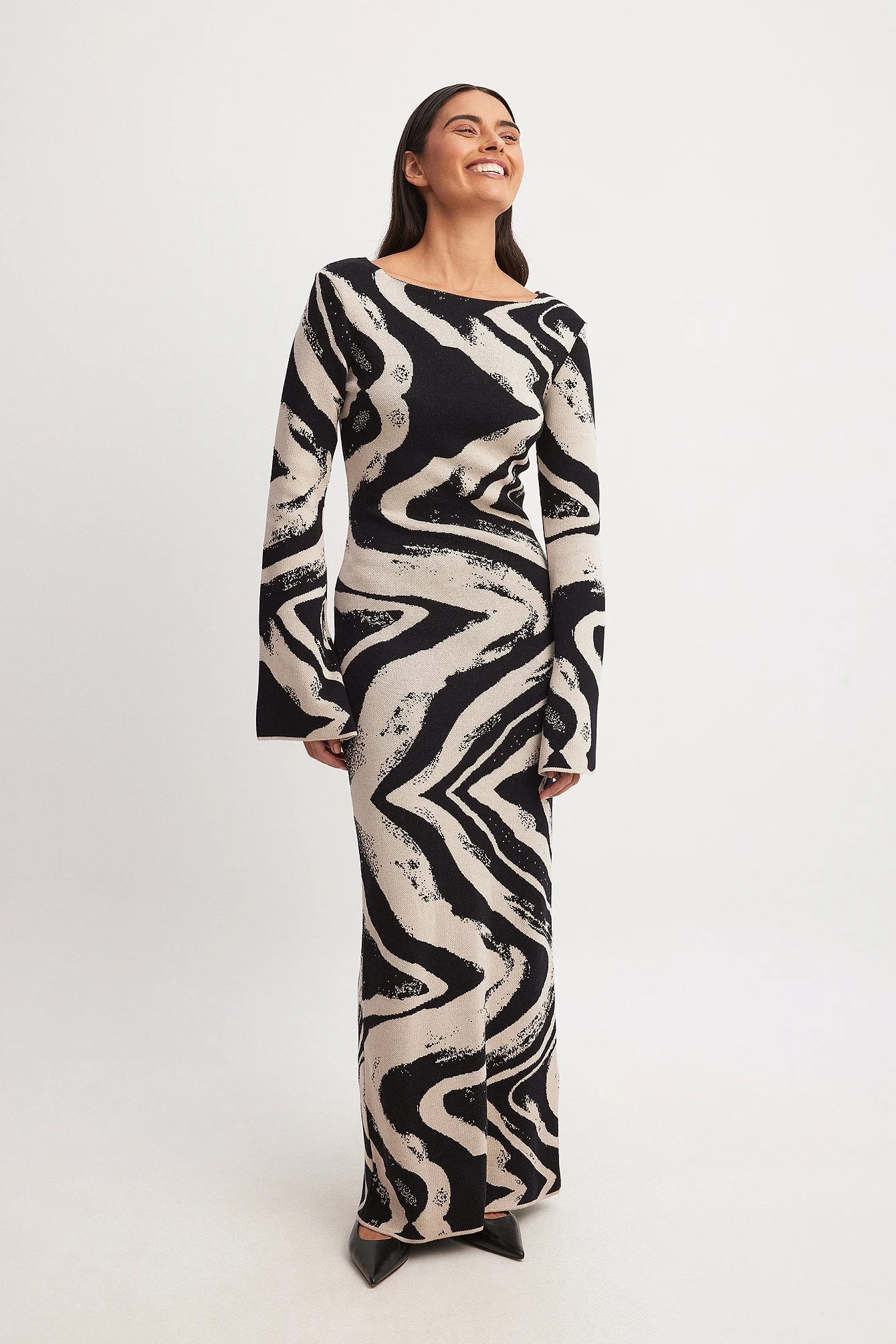 Maxi-Strickkleid mit weiten Ärmeln