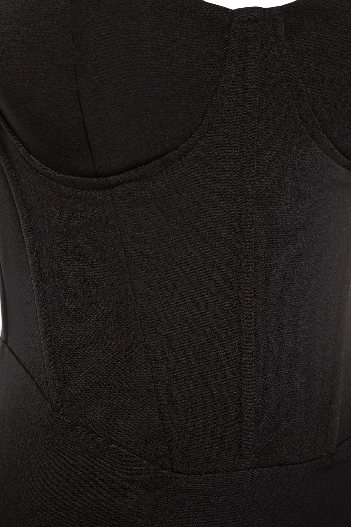 Trendyol Collection  Schwarzes, figurbetontes, gefüttertes, elegantes Abendkleid TPRAW23EL00052