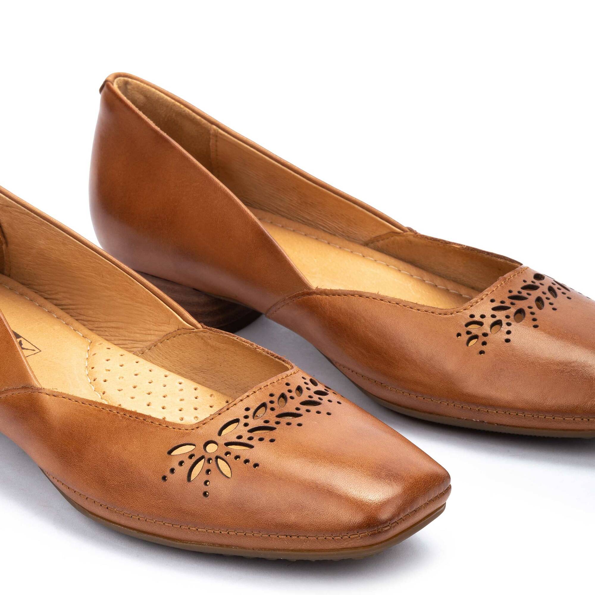 Damskie buty z kwadratowymi noskami - BRANDY