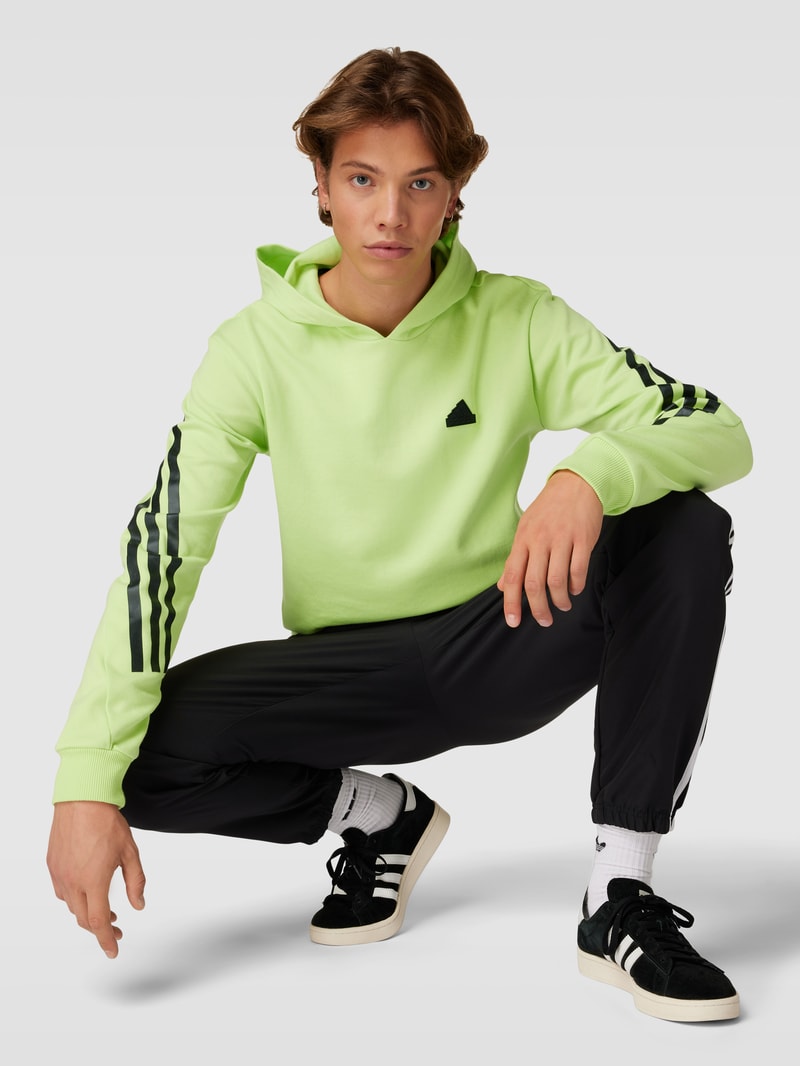 Hoodie mit Kontraststreifen in hellgrün
