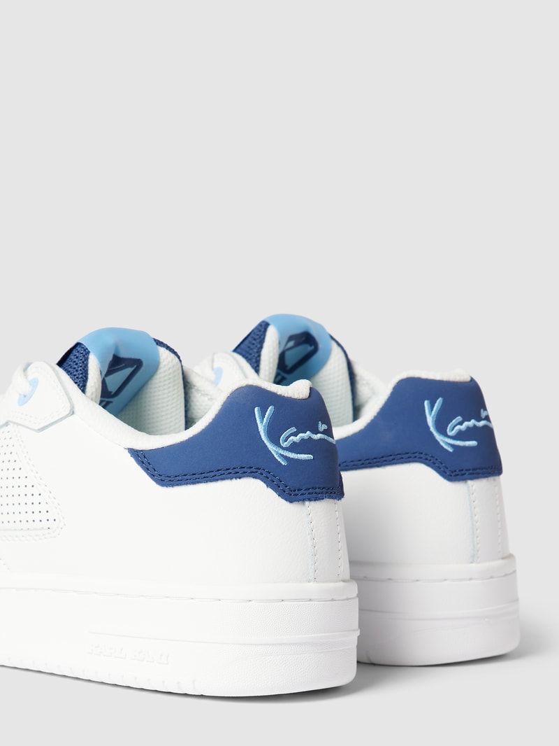 Sneaker mit Label-Stitching in weiß