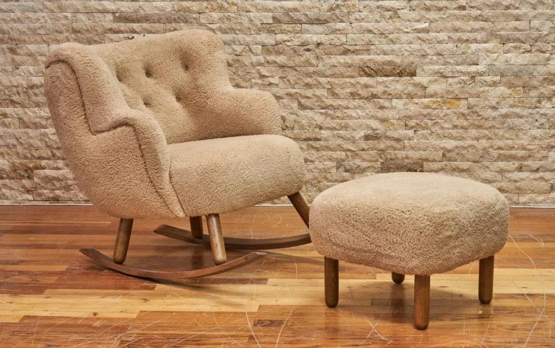 JVmoebel Schaukelstuhl Beiger Schaukelstuhl Luxus Wohnzimmer Garnitur Polster Hocker 2tlg (2 St), Made in Europa