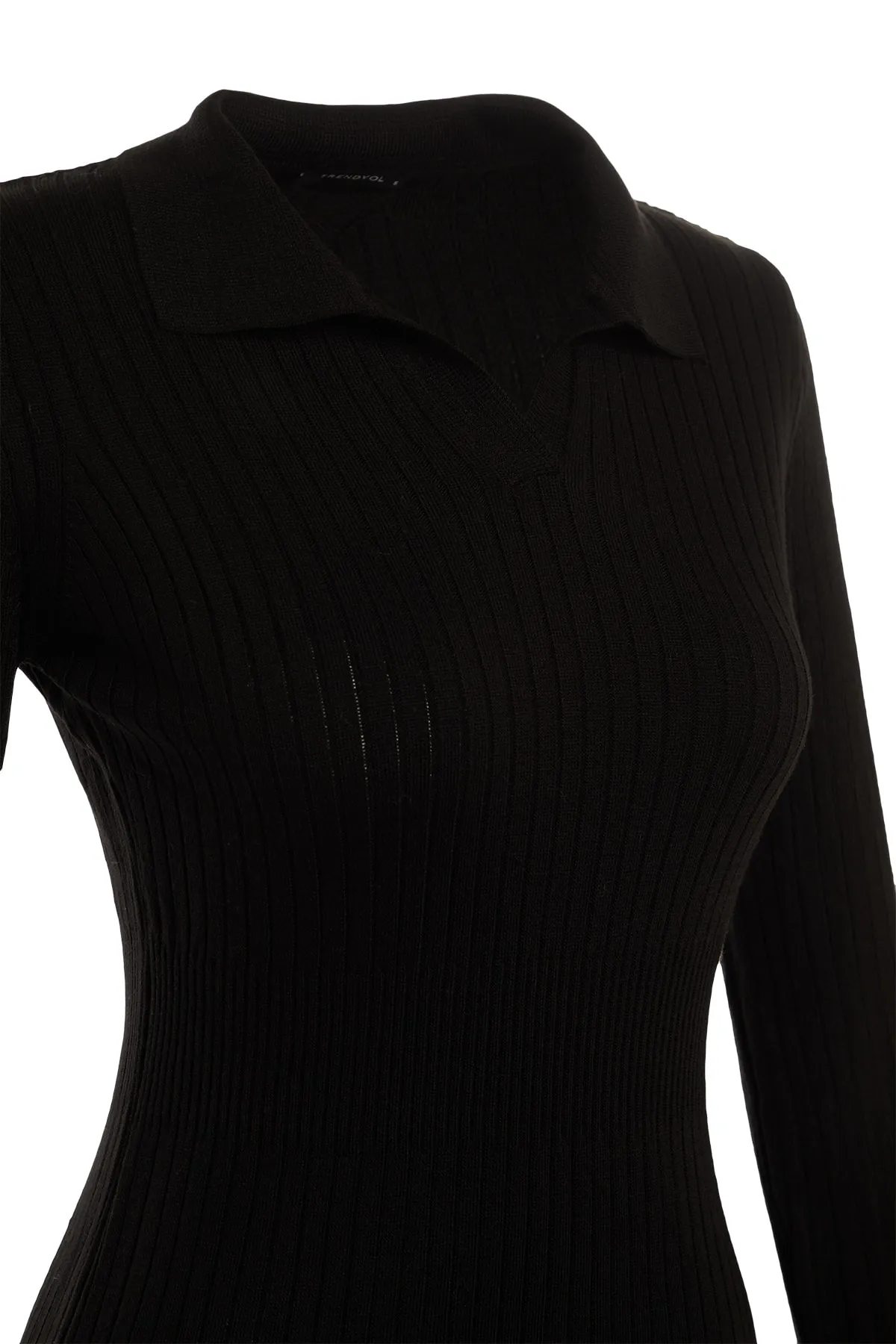 Trendyol Collection  Schwarzes schwarzes Midi-Strickkleid mit Rollkragen TWOAW22EL1376 Kleid TWOAW22EL1376
