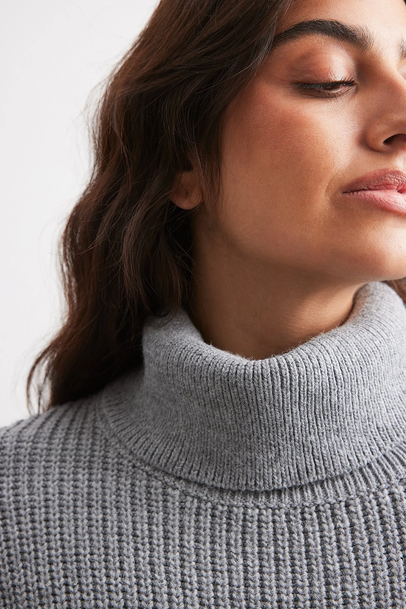 Langer Rollkragen-Strickpullover