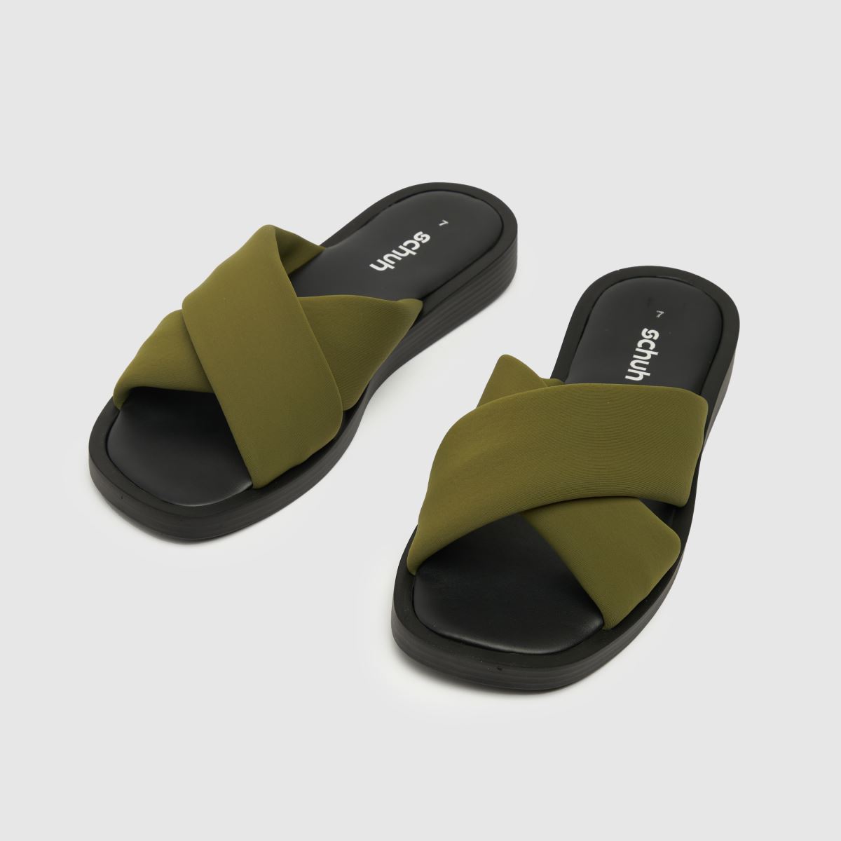 Schuh Taiwan – Gröna sandaler med korsband i satin