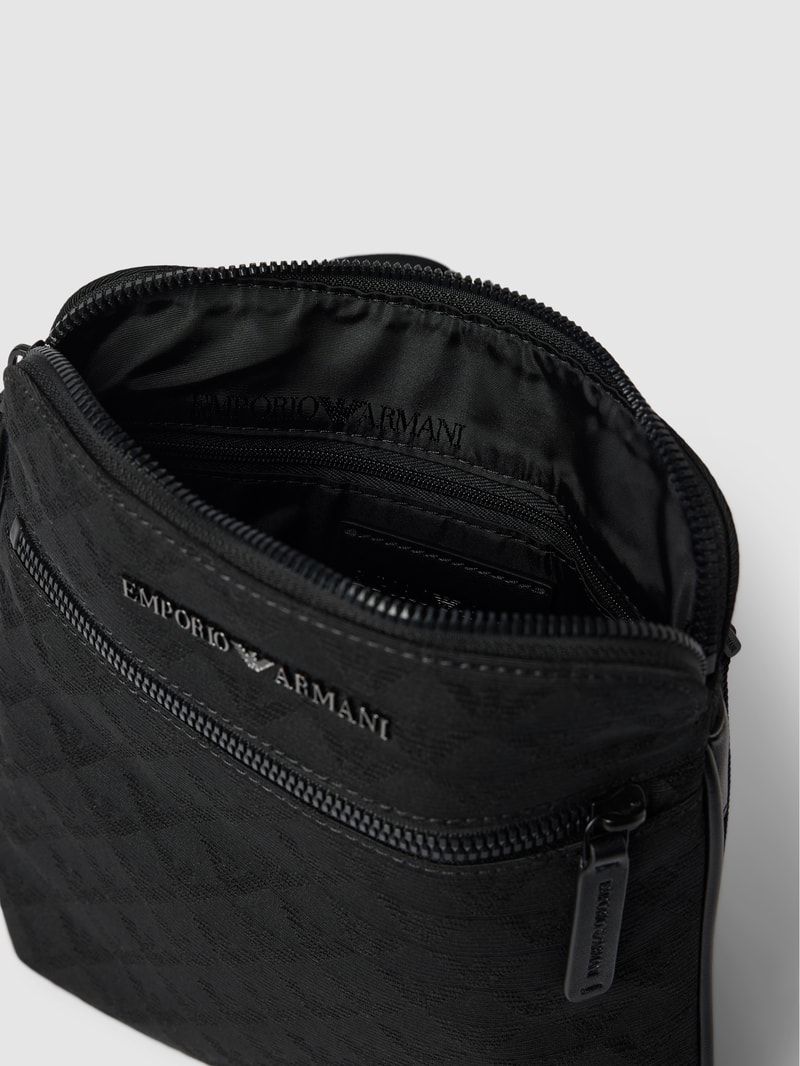 Bauchtasche mit Label-Detail in schwarz