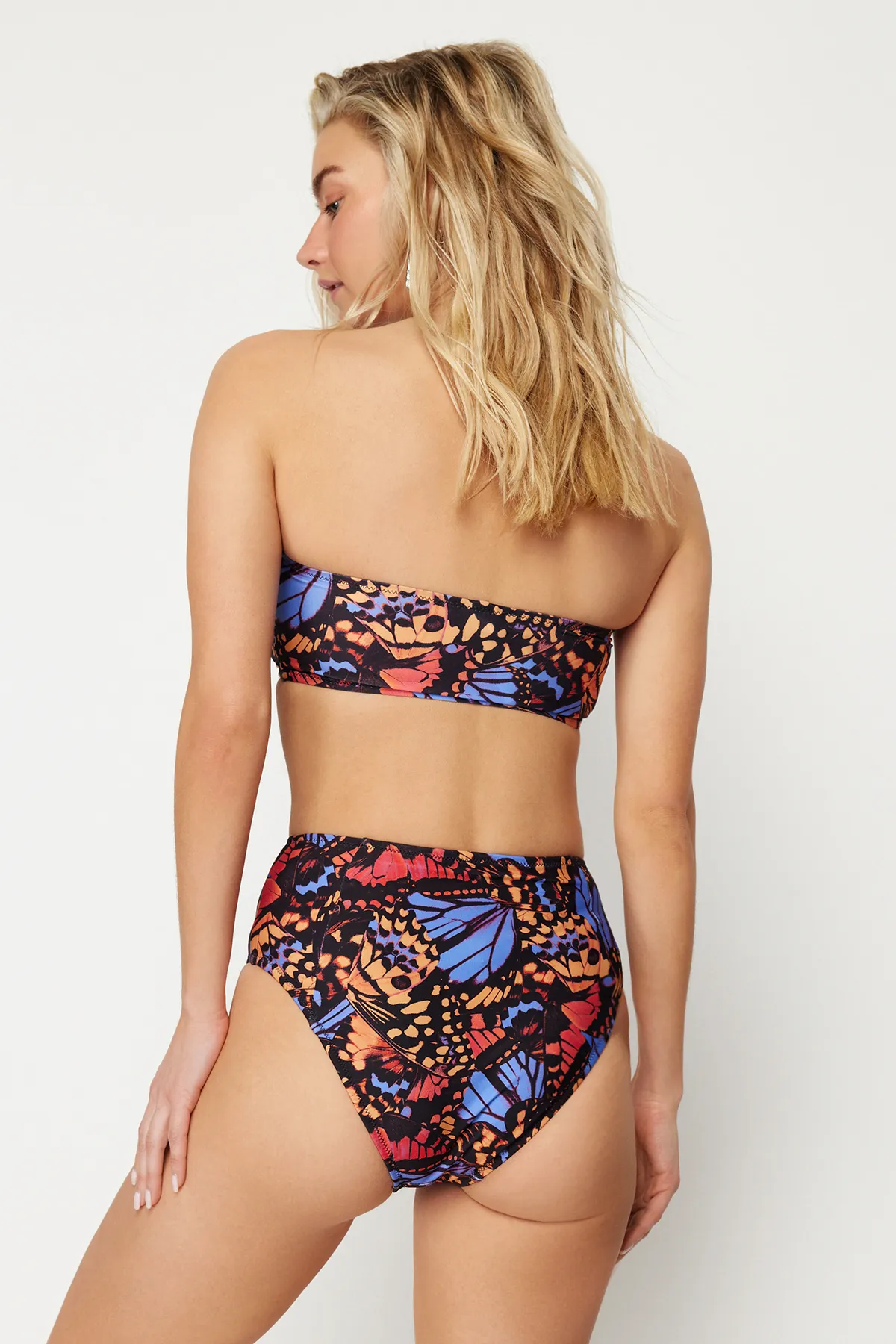 Trendyol Collection  Trägerloses Hipster-Bikini-Set mit Animal-Print und hoher Taille TBESS22BT0018