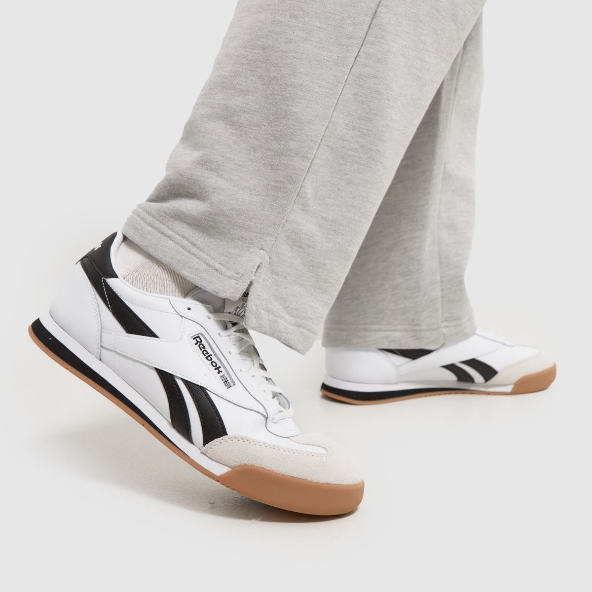 Reebok Campio XT cipők fehér és fekete színben