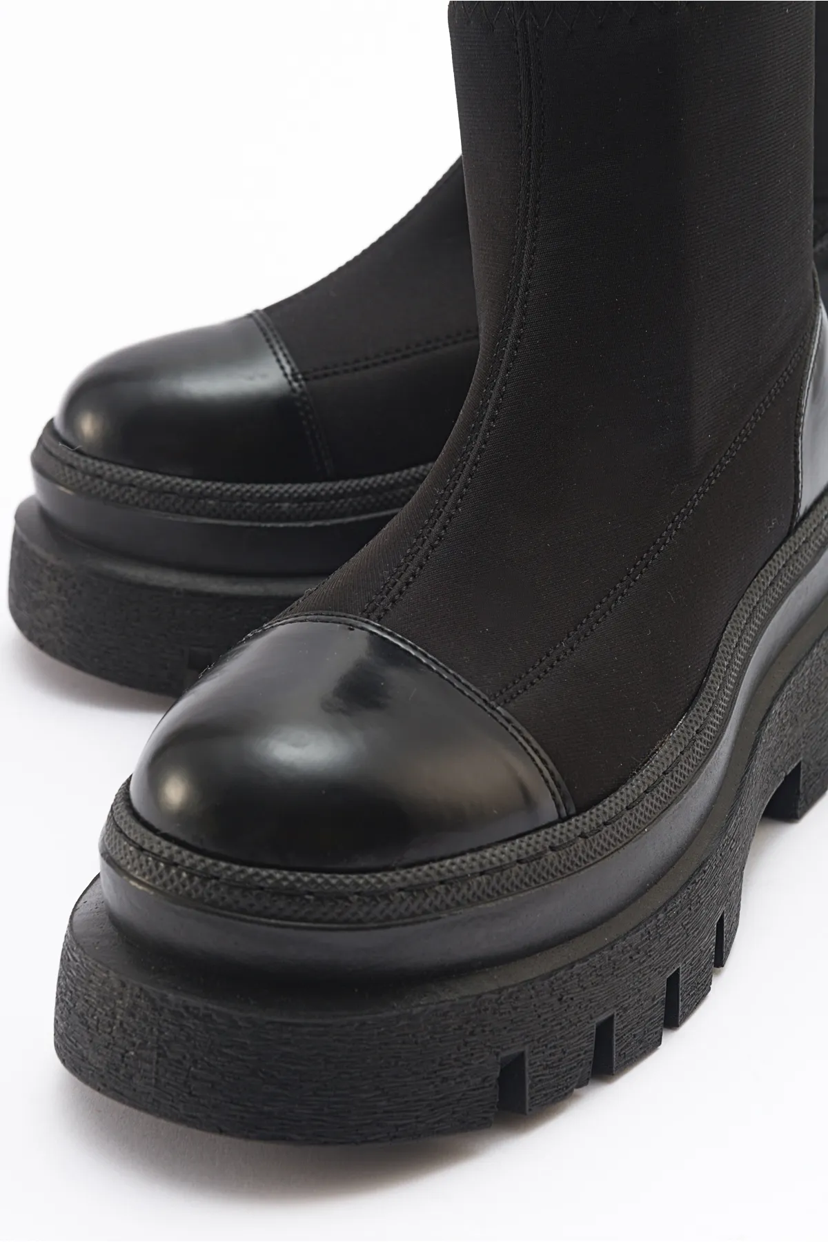 LuviShoes  AVES Schwarze Scuba-Damenstiefel mit dicker Sohle