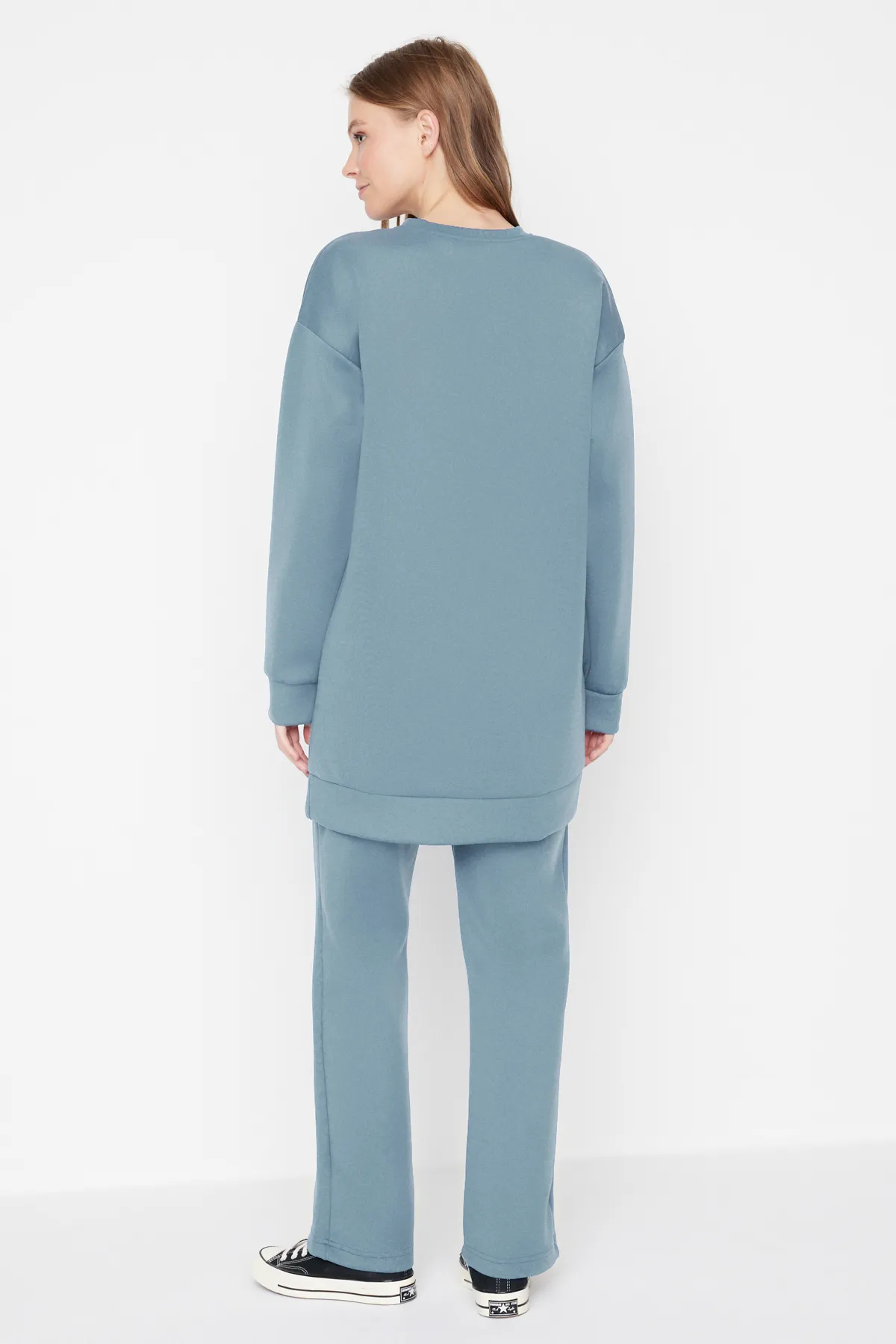 Trendyol Modest  Dunkelblaues Scuba-Strick-Trainingsanzug-Set mit Rundhalsausschnitt TCTAW23EN00004