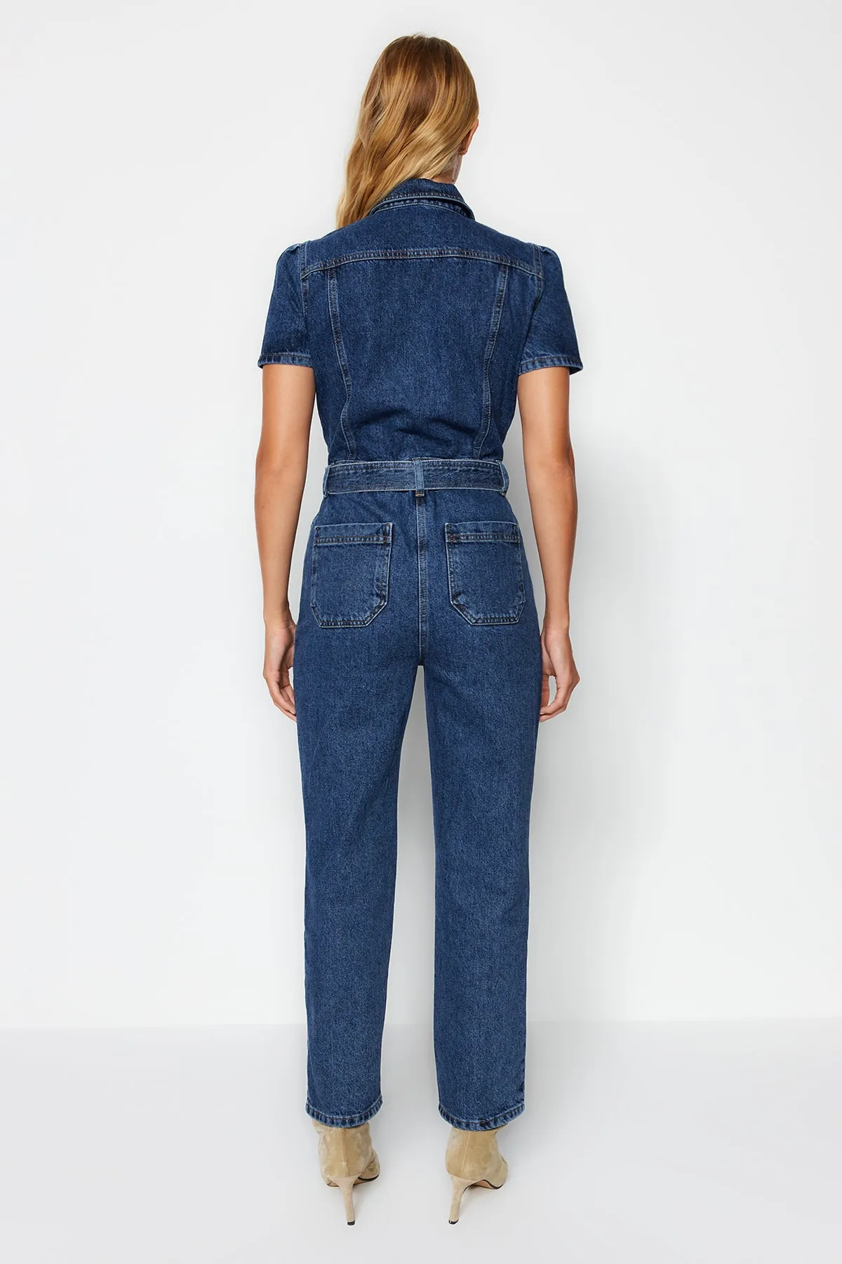 Trendyol Collection  Blauer Jeans-Jumpsuit mit Gürtel TWOSS20TU0156