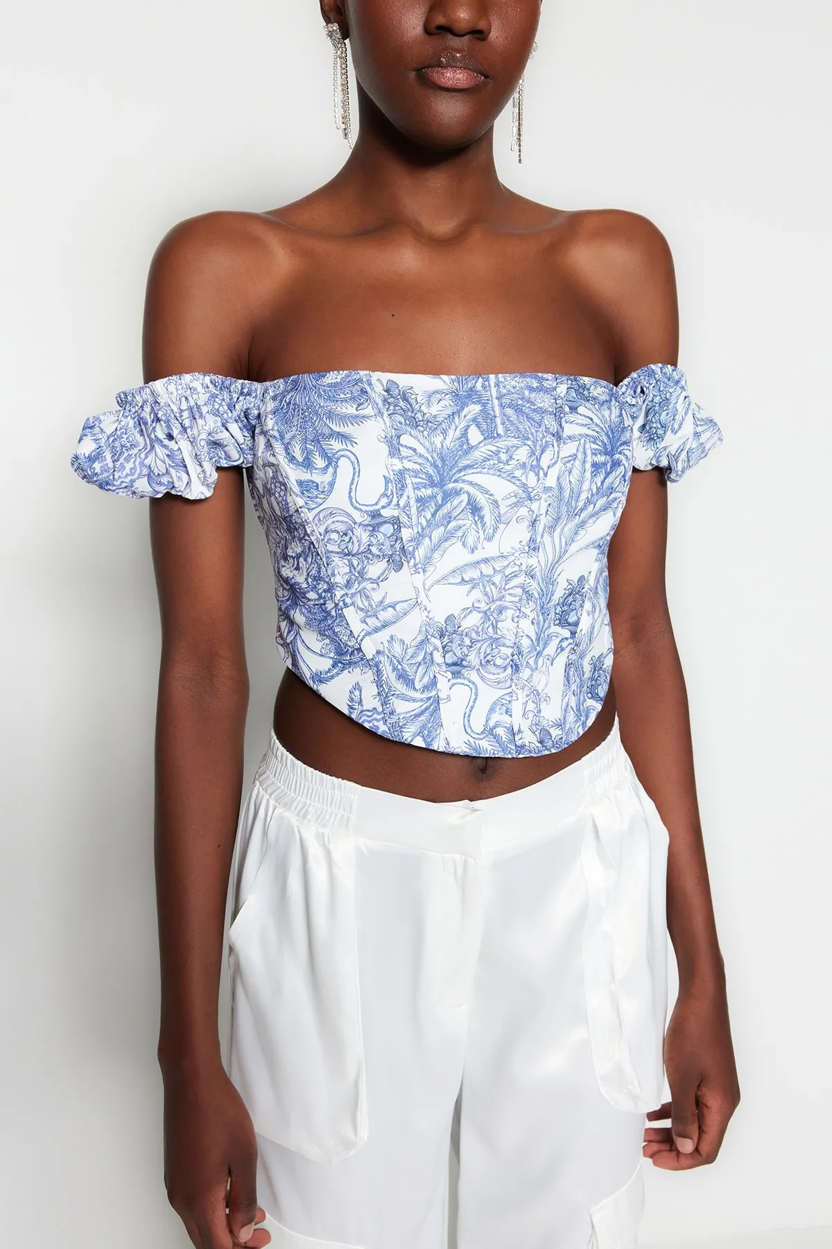 Trendyol Collection  Mehrfarbiges, bauchfreies, gefüttertes Korsett mit detailliertem Popeline-Bustier mit Blumenmuster TPRSS23BS00063
