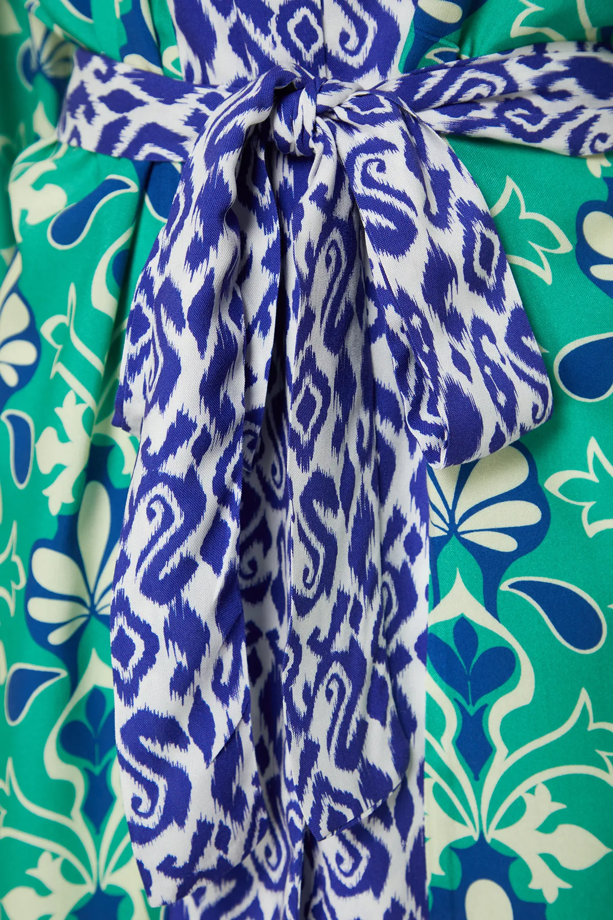 Trendyol Collection  Ethnisch gemusterter, gewebter Maxi-Kimono und Kaftan mit Gürtel TBESS21KM0171