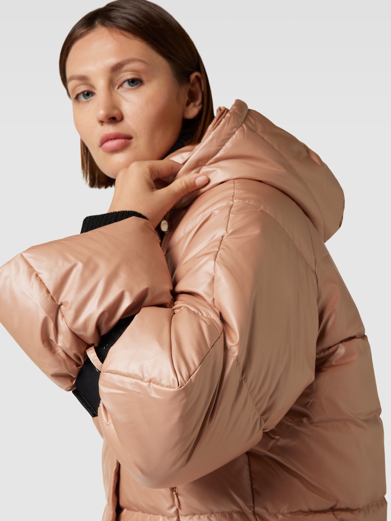 Steppjacke mit Kapuze in sand