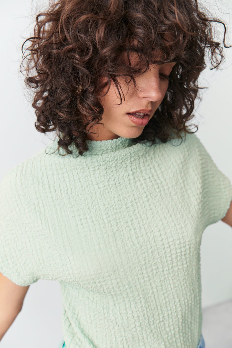 Structure funnel neck top