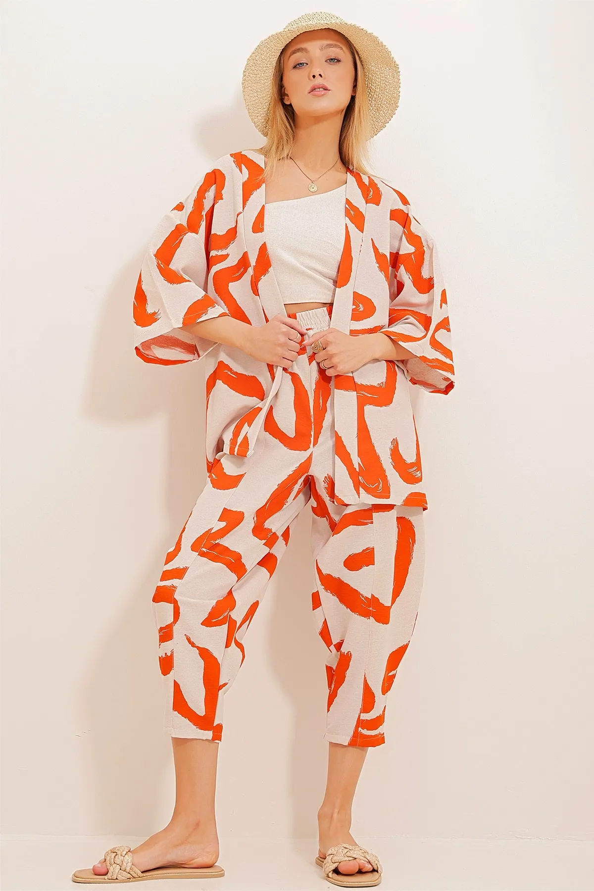 Trend Alaçatı Stili  Orange gemustertes Set aus Baggy-Hose und Kimono für Damen ALC-X10581