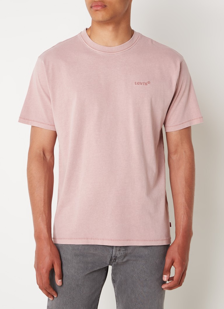 Raudoni „Levi's“ marškinėliai su etiketėmis ir siuvinėtu logotipu
