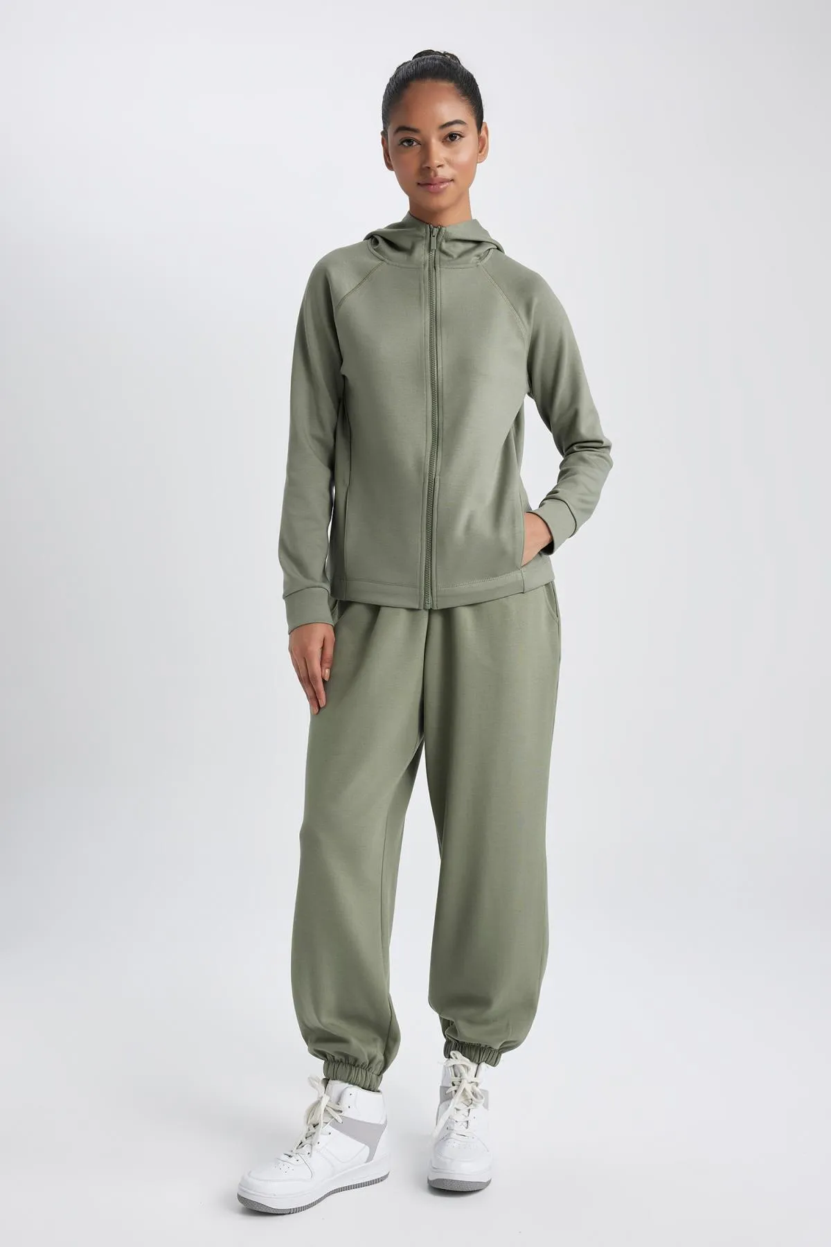 DeFacto  Passform: Oversize-Passform, doppelte Tasche, Jogger-Bein, Standard-Stoffhose aus Skuba-Tauchen