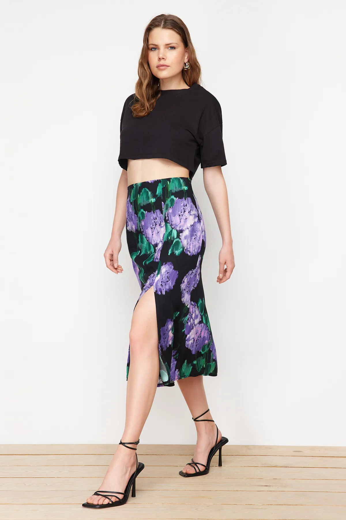 Trendyol Collection  Lilafarbener gemusterter Midi-Webrock aus Viskosestoff mit Schlitzdetails TWOAW22ET0447