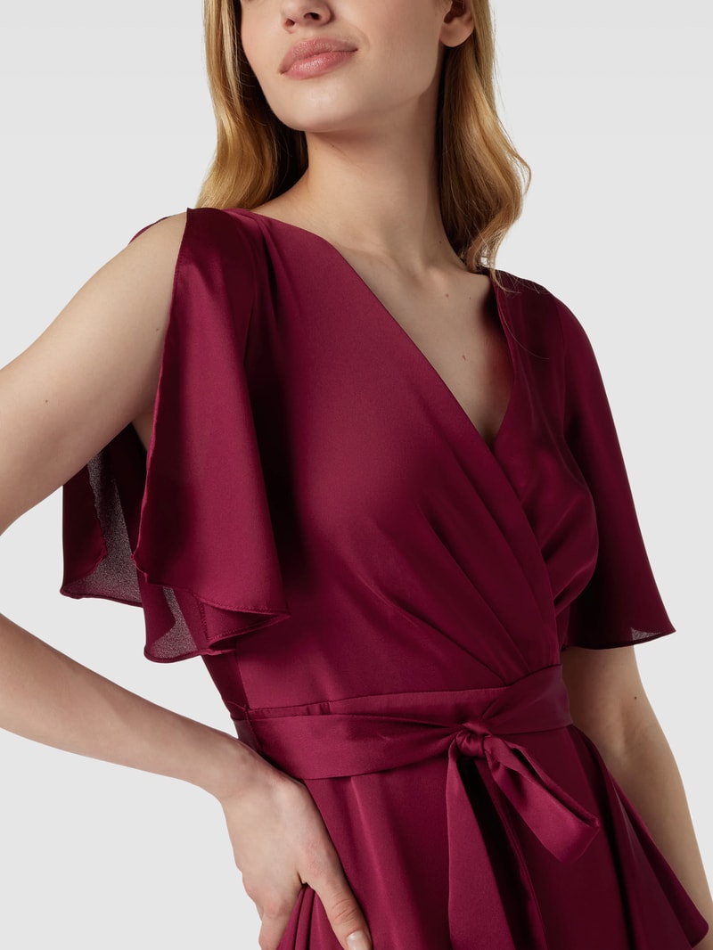 Abendkleid mit Flügelärmeln in kirschrot