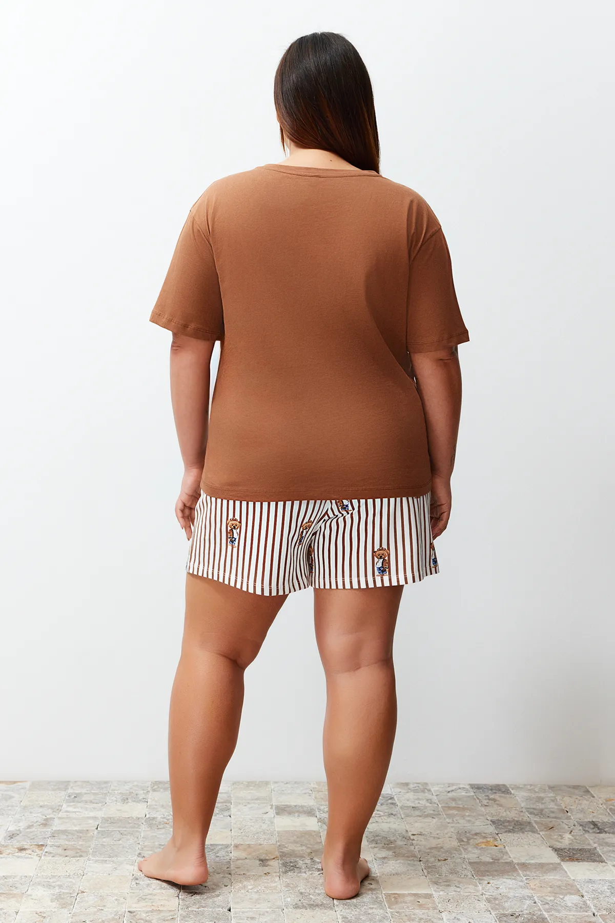 Trendyol Curve  Gestricktes Paar-Pyjama-Set mit Teddybärmuster in Braun TBBSS24AI00044