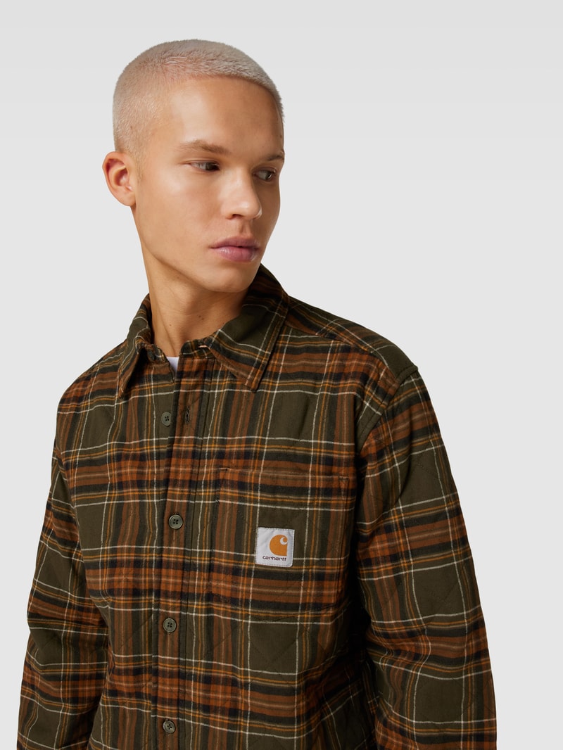 Freizeithemd mit Label-Detail Modell 'WILES' in schilf