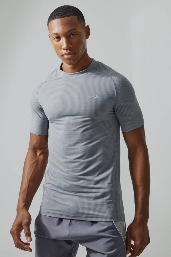 Man Active Muscle-Fit T-Shirt