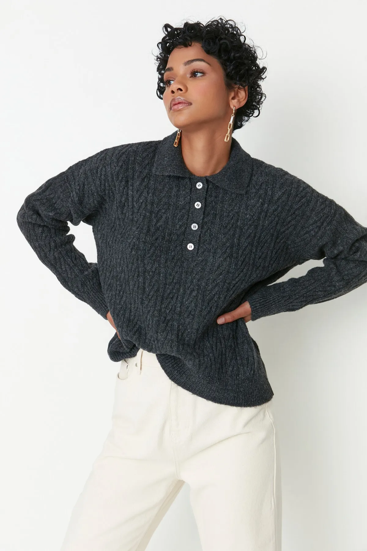 Trendyol Collection  Anthrazitfarbener, weicher, strukturierter Strickpullover mit weiter Passform TWOAW21KZ2635