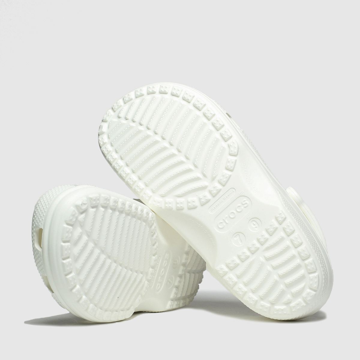 Crocs klasszikus klumpa szandál fehér színben
