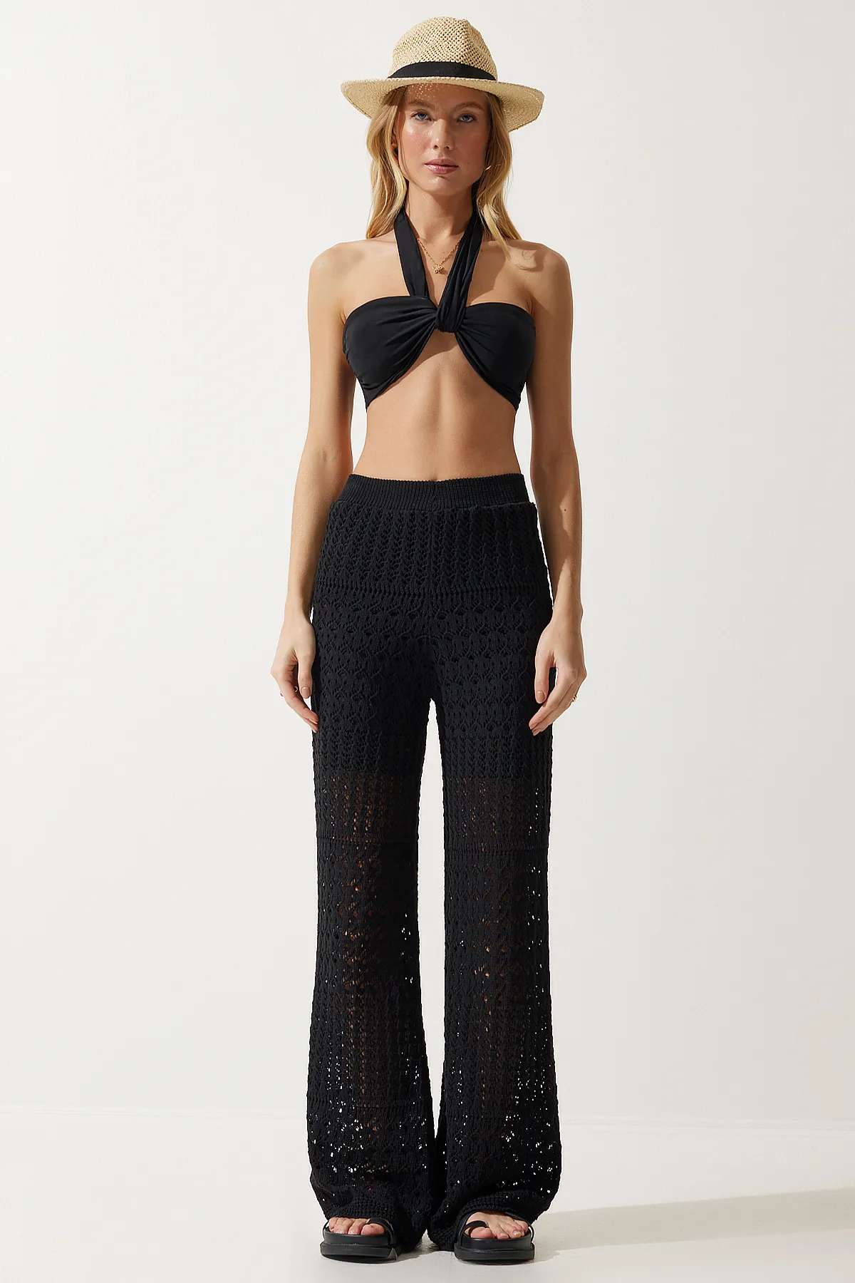 Happiness İstanbul  Schwarze, geschwungene Strickhose für Damen YU00016