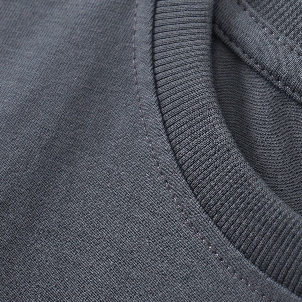 2 Jungen Langarmshirts im Basic-Look