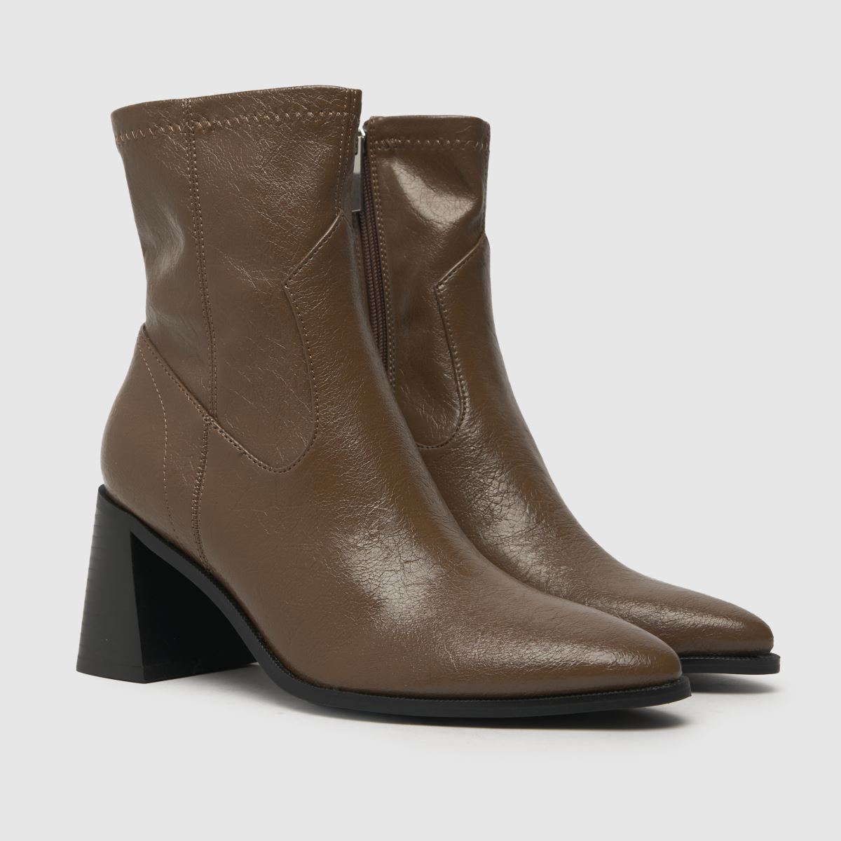 Schuh Bronte – Mörkbruna stövlar med blocksockor