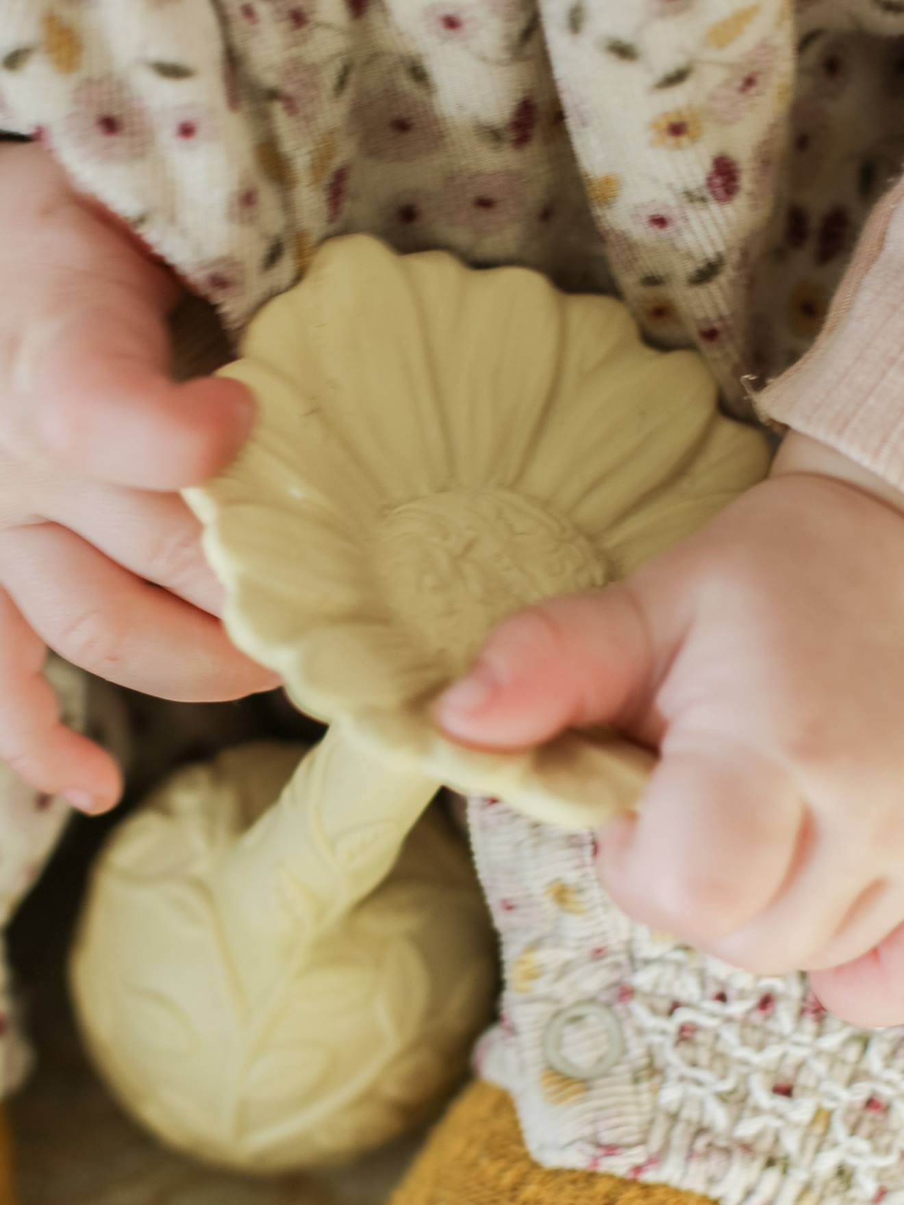 Natruba Baby Rassel mit Zahnungshilfe NATRUBA, Naturkautschuk - beige löwe