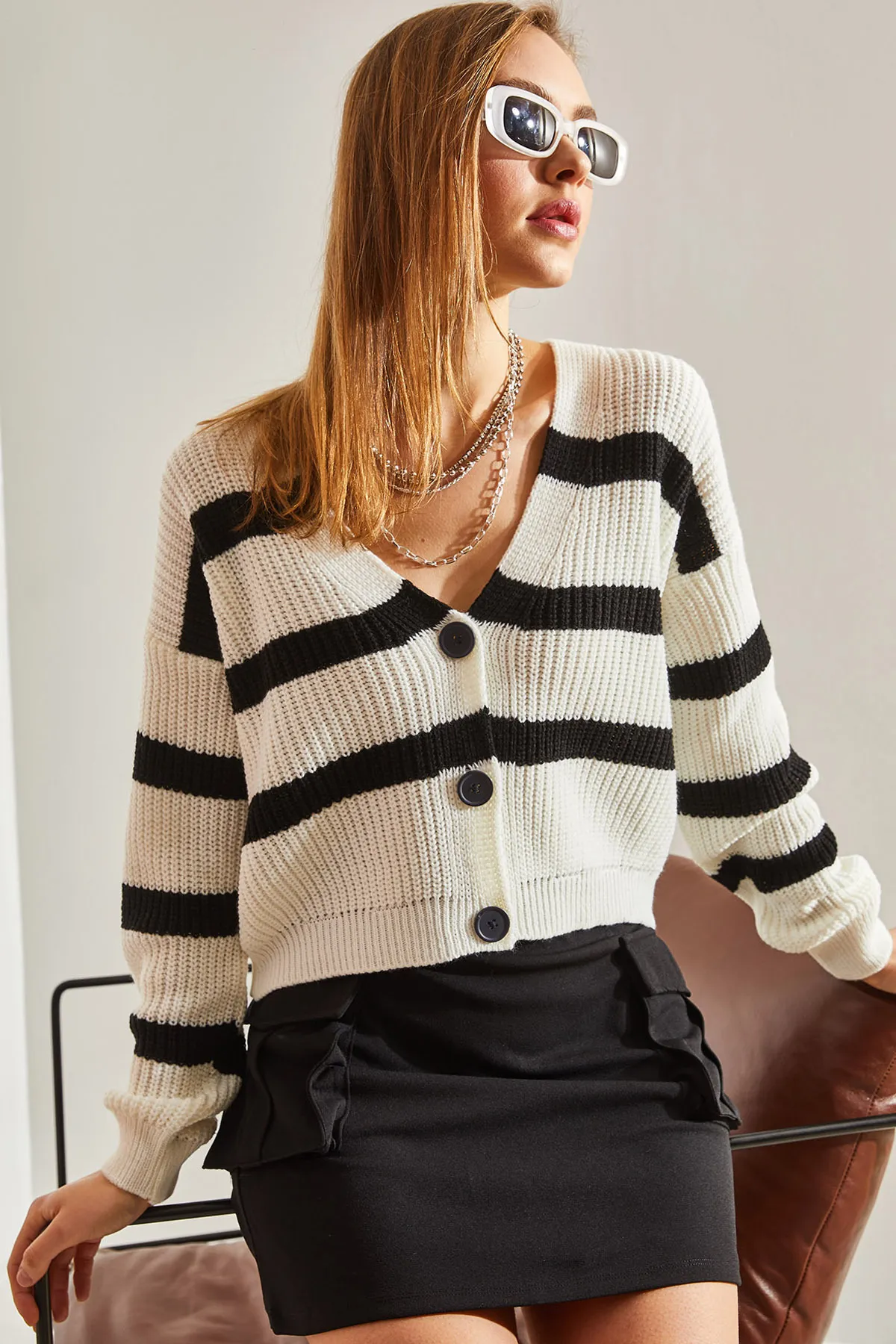 Bianco Lucci  Damen-Cardigan aus gestreiftem Strick mit drei Knöpfen