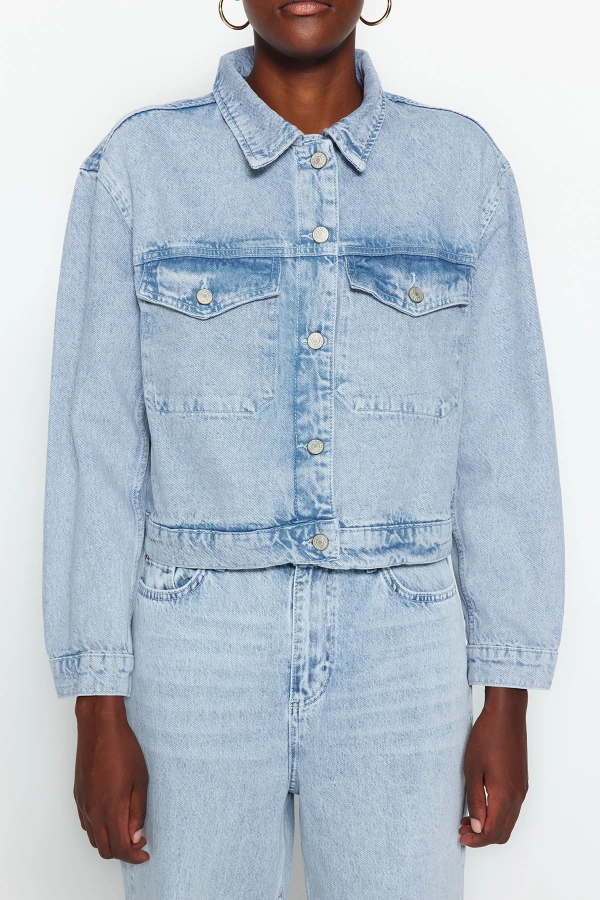 Trendyol Collection  Hellblaue Trucker-Jeansjacke TWOAW24CE00010