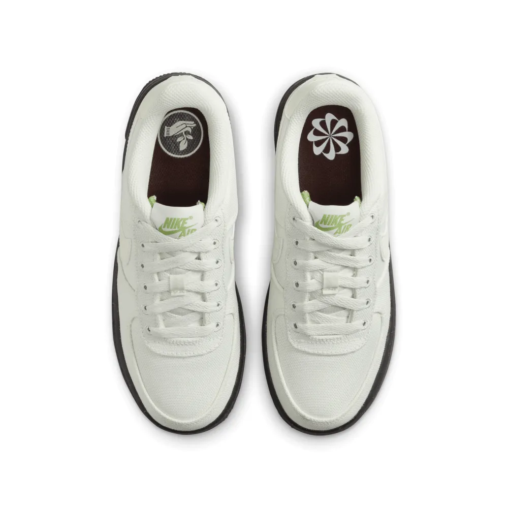 Nike Air Force 1 LV8 3 FJ3289-001 / grün