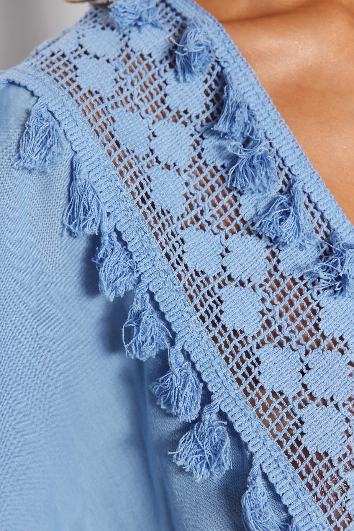 Trendyol Collection  Blaues Mini-Strandkleid aus 100 % Baumwolle mit gewebter Stickerei TBESS21EL1248