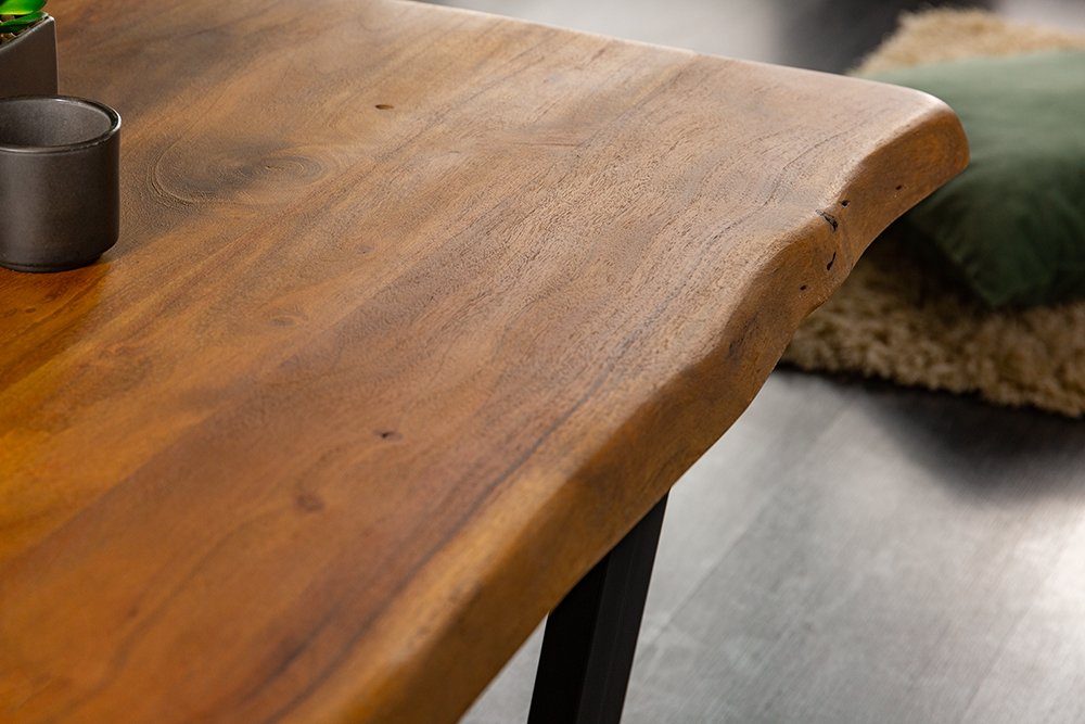riess-ambiente Couchtisch MAMMUT 110cm honigfarben / schwarz, Wohnzimmer · Massivholz · Baumkante · Metall · Industrial
