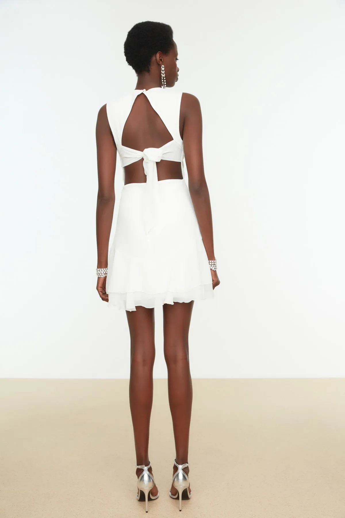 Trendyol Collection  Braut-Ecru-Rückendetail-Hochzeit/Nikah-elegantes Abendkleid TPRSS21EL2345
