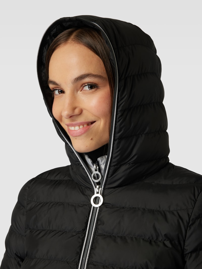 Steppjacke mit Kapuze in schwarz