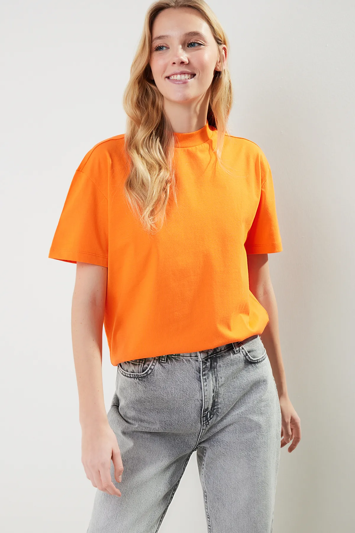 Trendyol Collection  Anthrazit-Orange 2er-Pack Basic-Strick-T-Shirt mit Stehkragen TWOSS20TS1500
