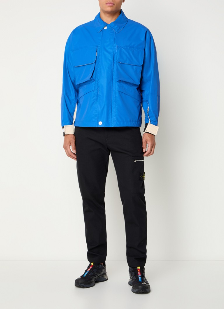 Αντιανεμικό Stone Island 445X2 με τσέπες με καπάκι και στάμπα με λογότυπο
