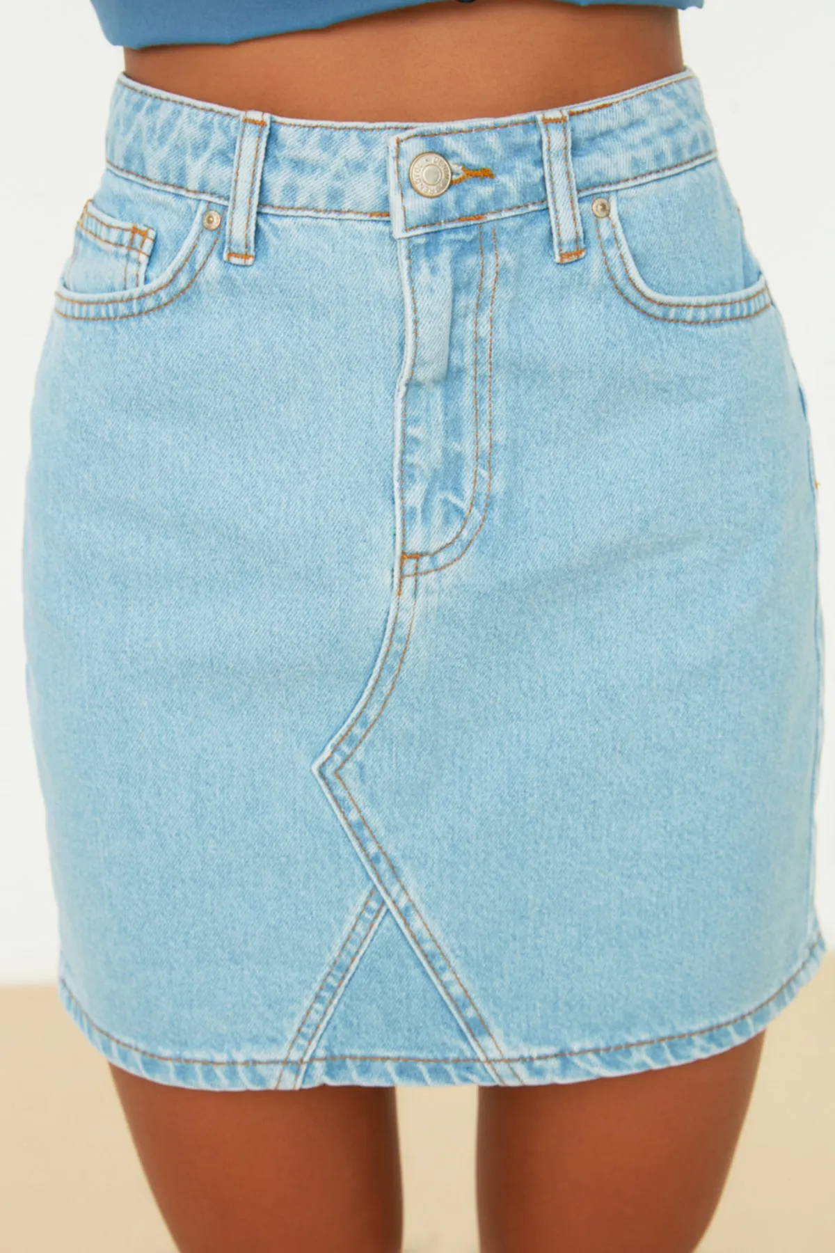 Trendyol Collection  Blauer Basic High Waist Mini Jeansrock TWOSS20ET0151