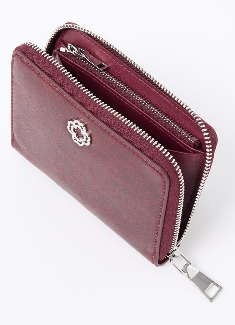 Cartera Maje Suzon pe piele cu efect de crocodil.