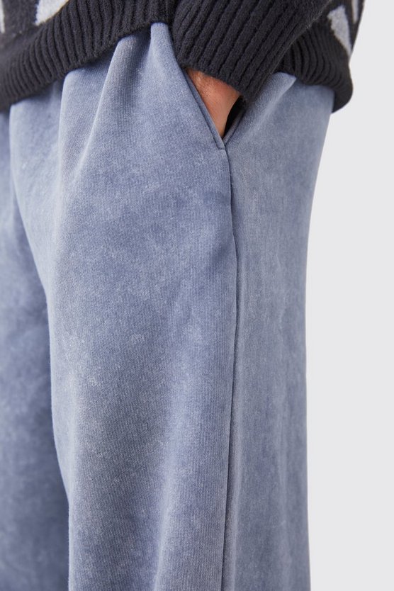Jogginghose mit extrem weitem Bein