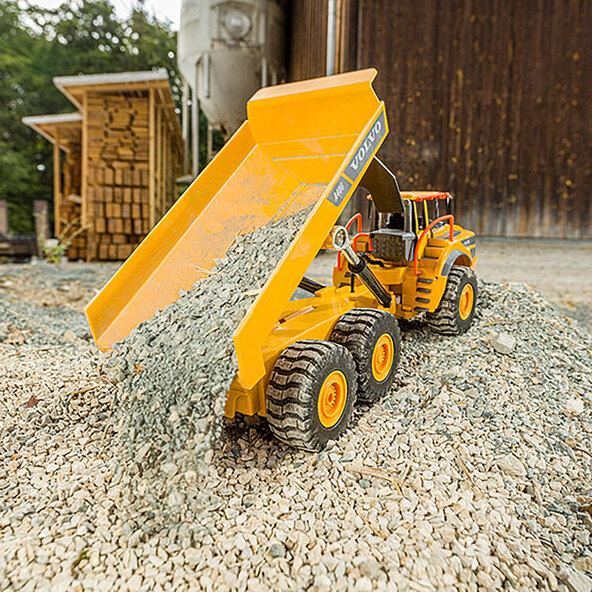 Ferngesteuerter Volvo Muldenkipper, gelb