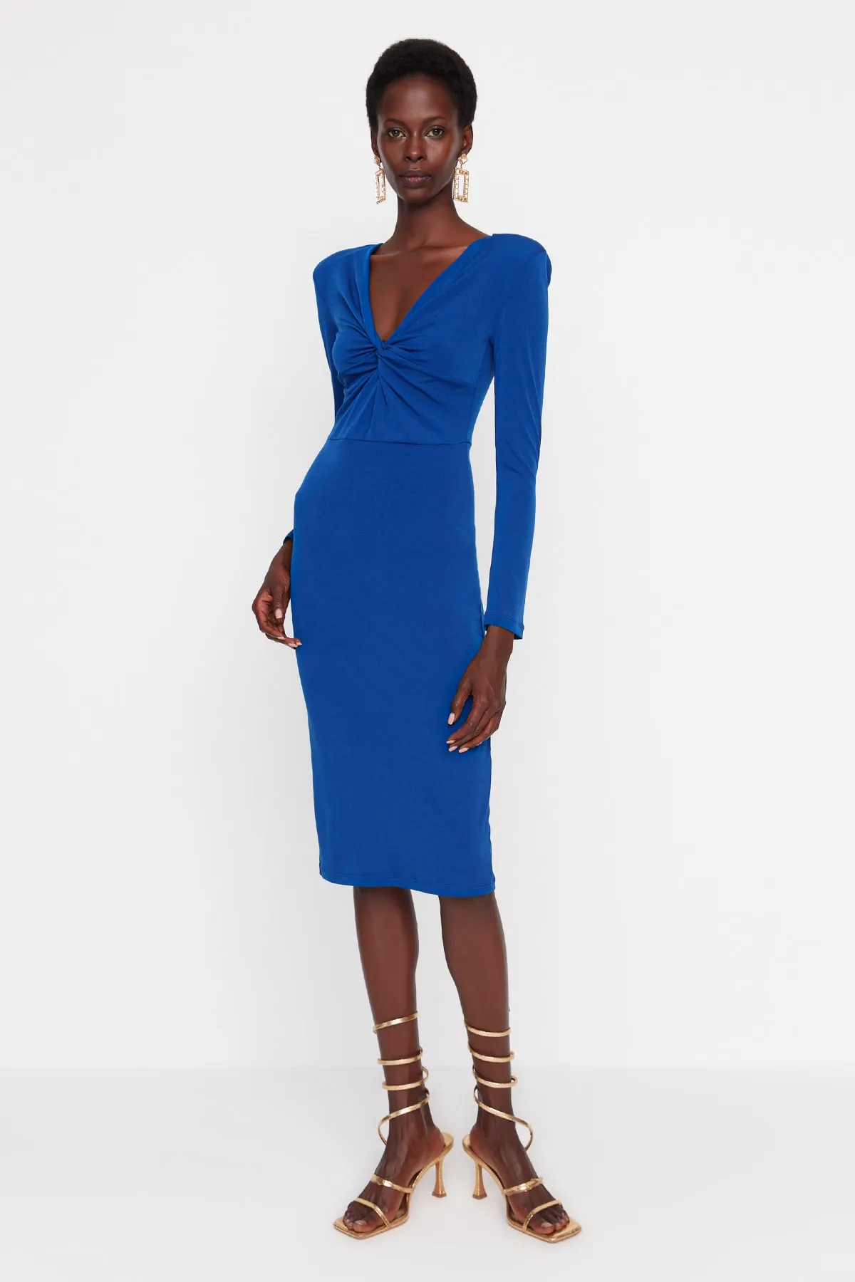 Trendyol Collection  Saks gestricktes elegantes Abendkleid mit V-Ausschnitt TPRAW23EL00270