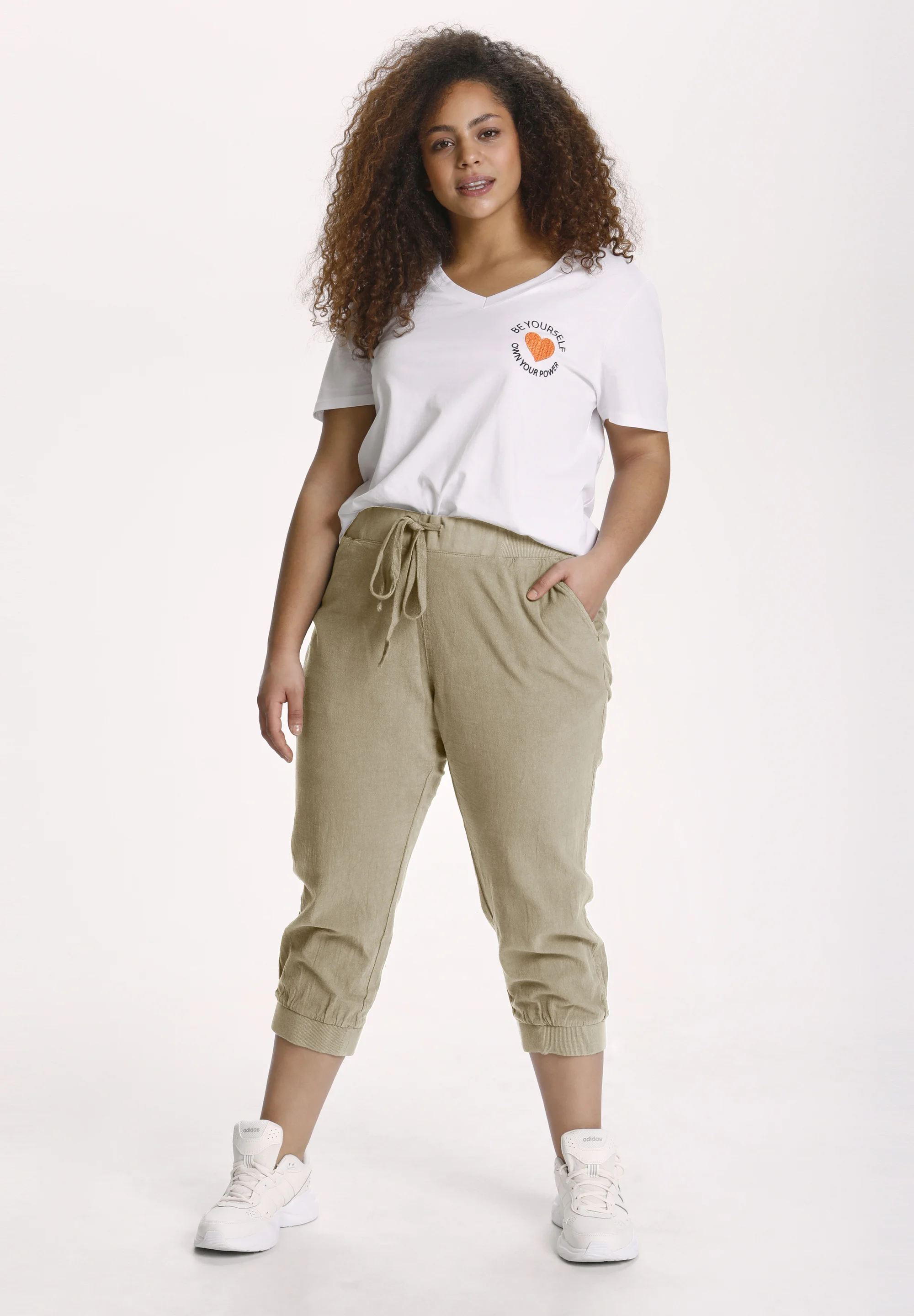 Pantalones capri Kaffe Curve - Pantalones cortos